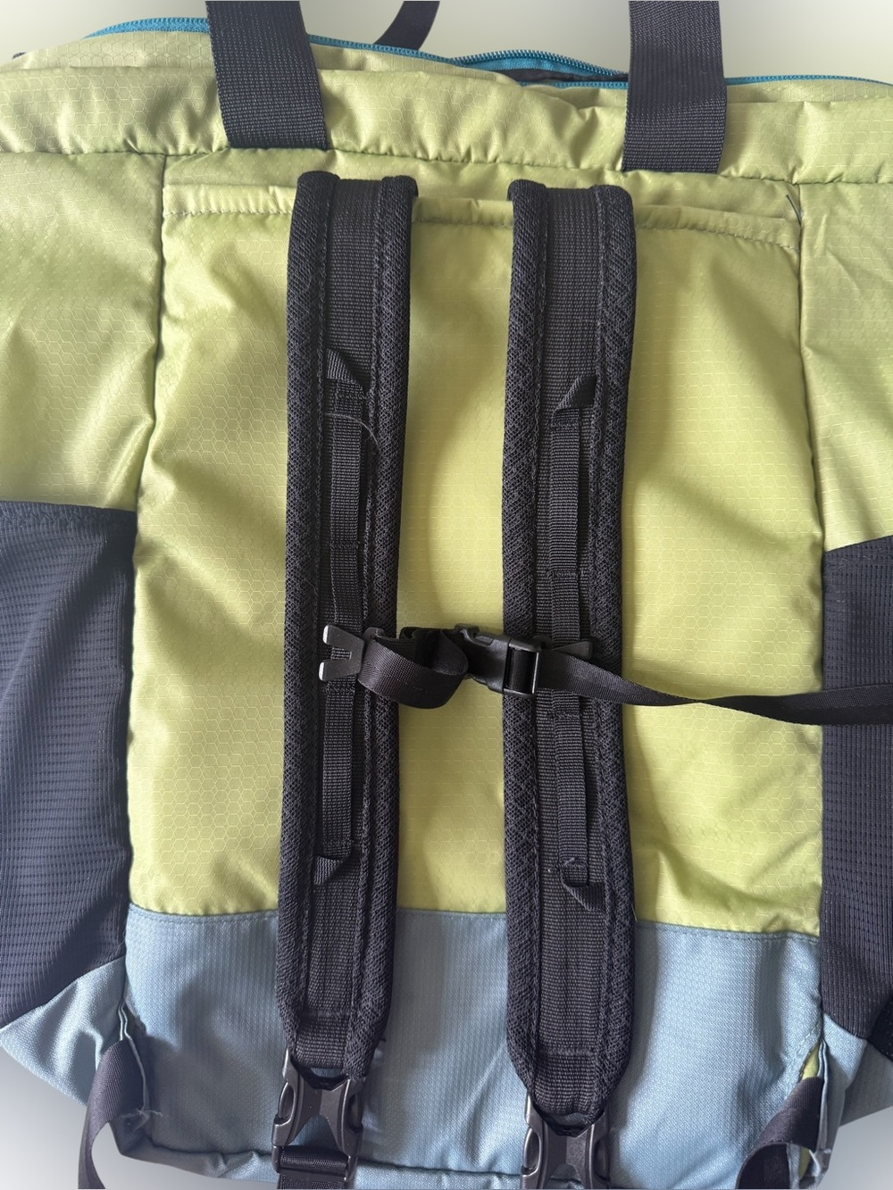 Patagonia Ultralight Black Hole Tote Pack 27L - Picture 8 of 10